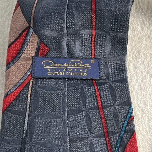 Vintage Oscar de la Renta 100% Imported Silk Tie Made in USA Blue Artsy Wide Tie - Picture 3 of 10